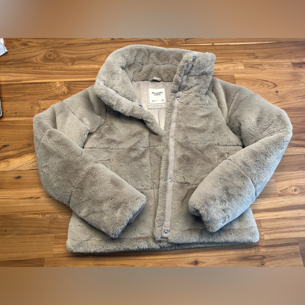 Abercrombie Faux Fur Mini Puffer Size Extra Small Light Grey - Picture 6 of 11